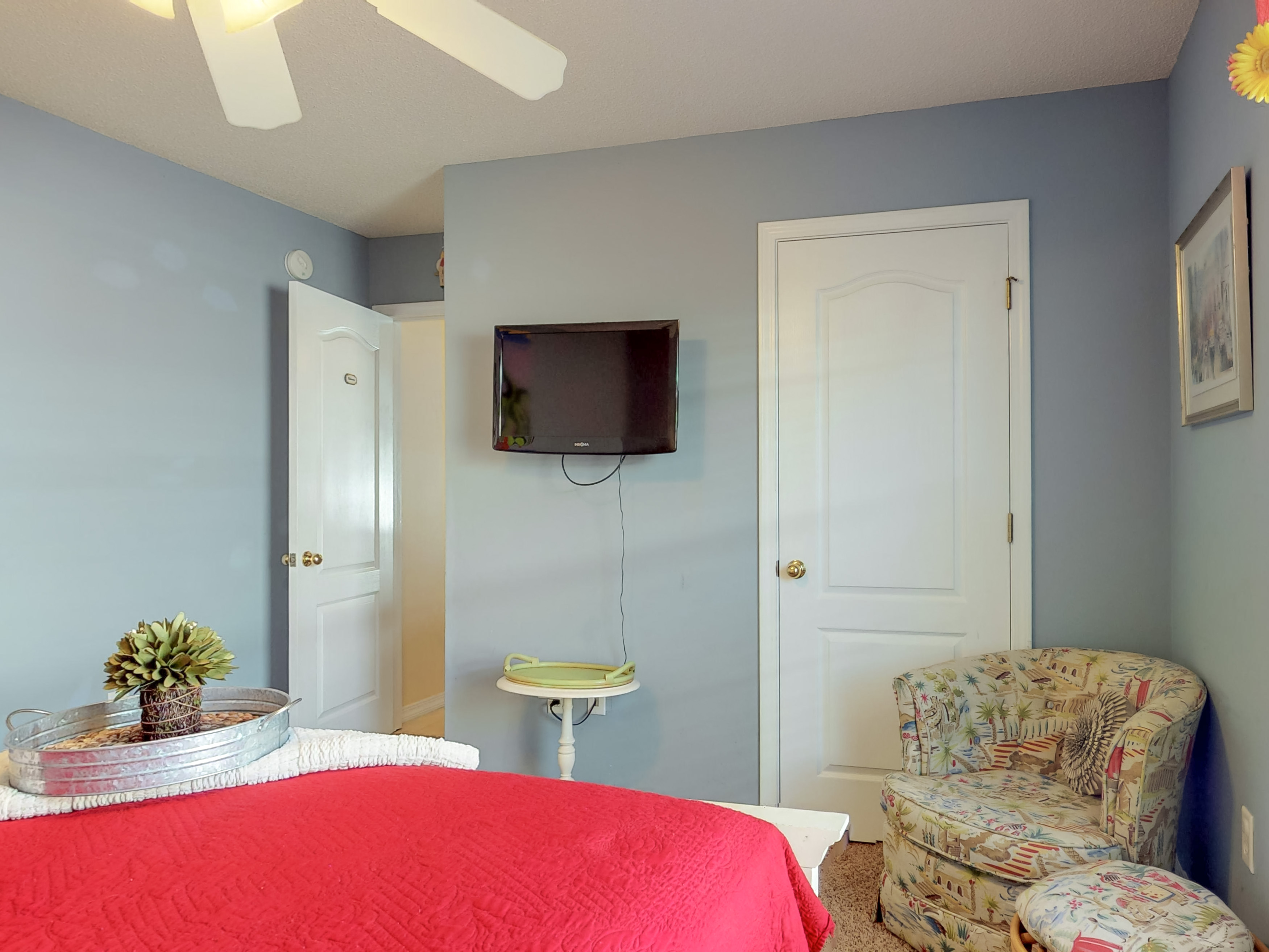Guest bedroom