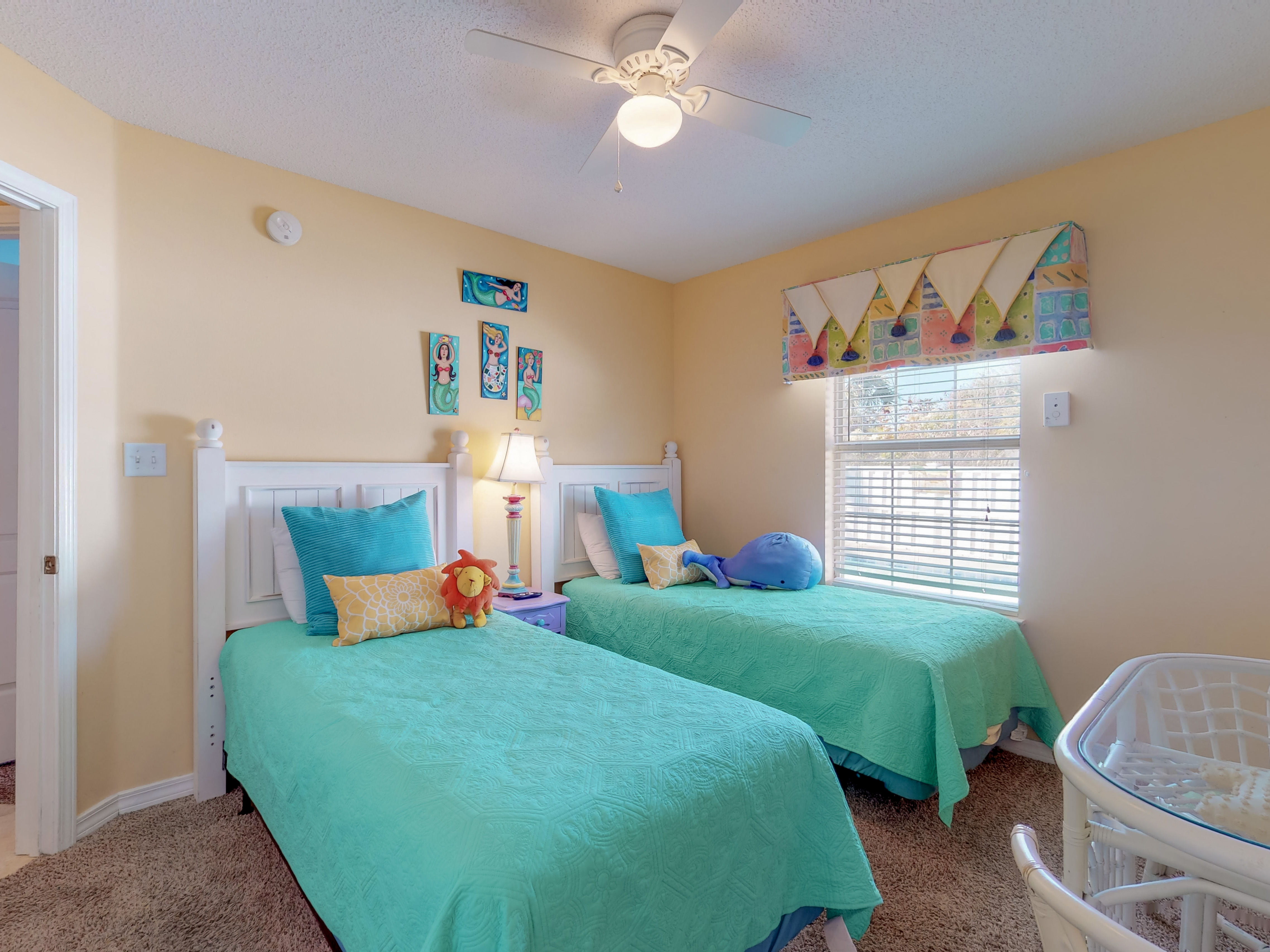Twin bedroom